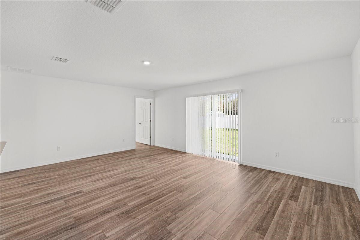 Image 3 of 37 For 8 Sedgefield Path N