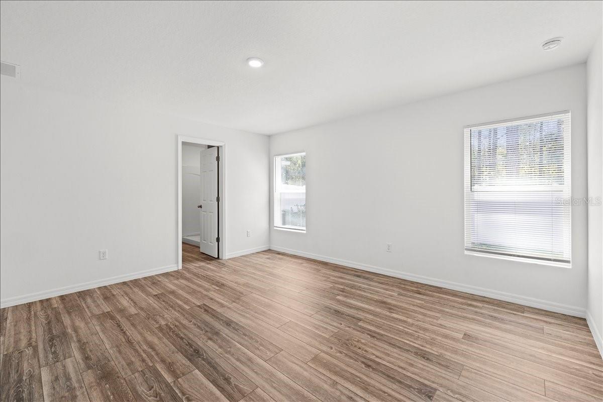 Image 4 of 37 For 8 Sedgefield Path N