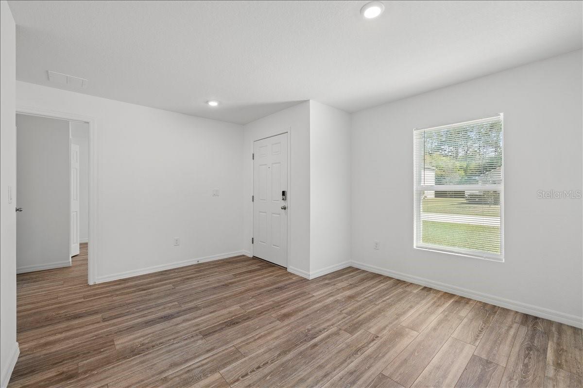 Image 6 of 37 For 8 Sedgefield Path N