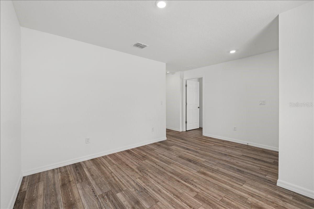 Image 7 of 37 For 8 Sedgefield Path N