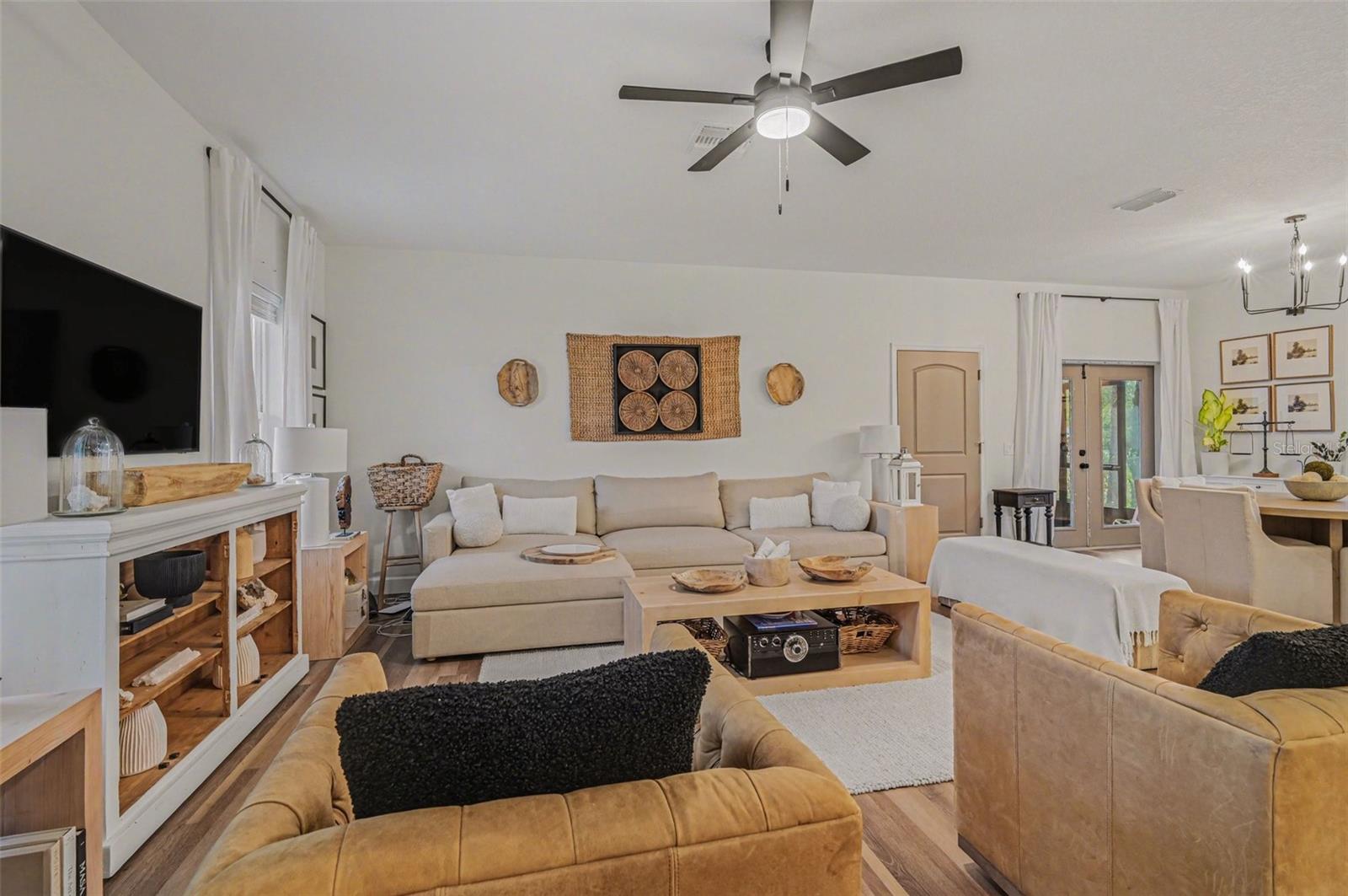 Image 4 of 28 For 2740 Iris Road