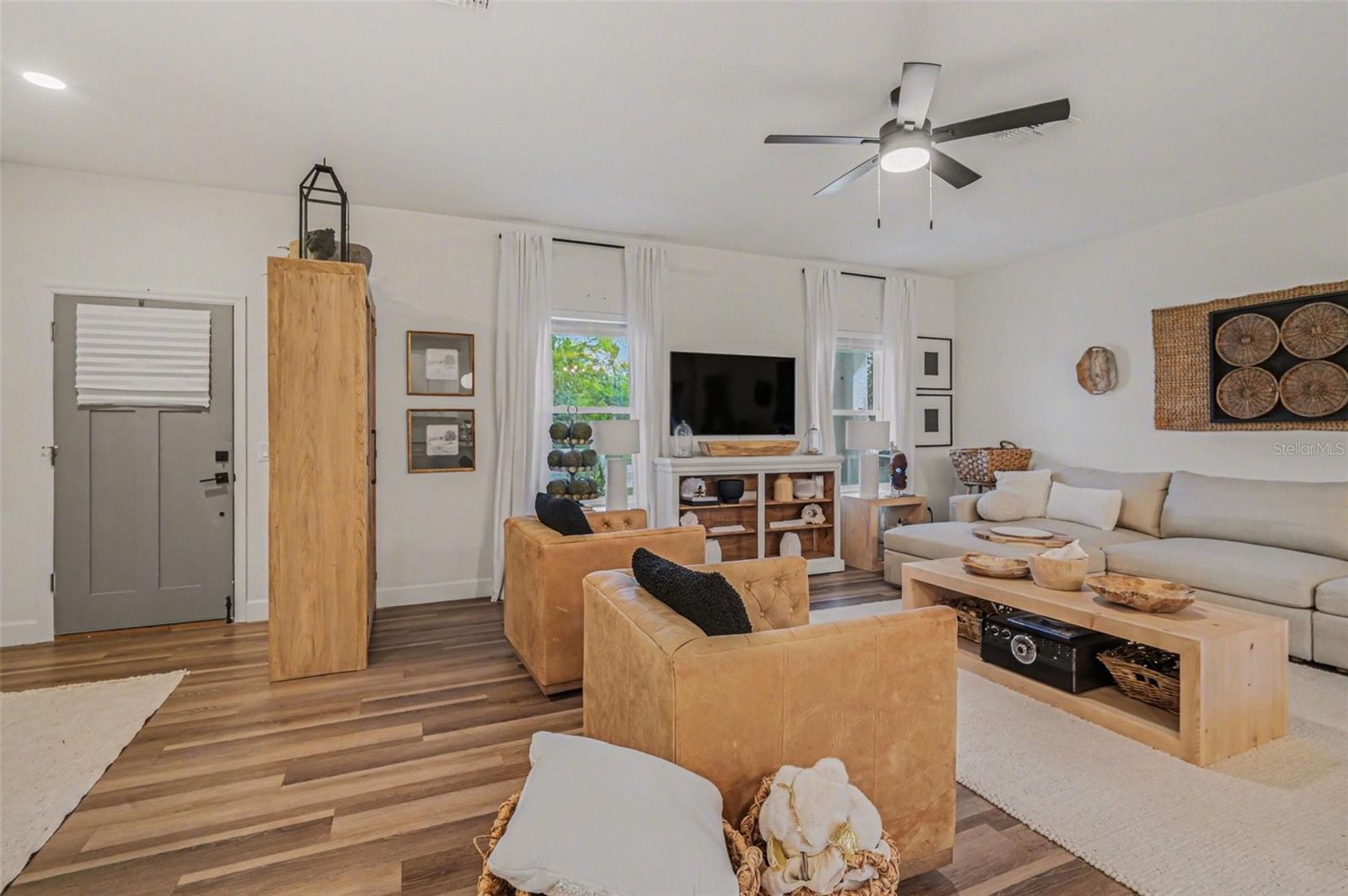 Image 5 of 28 For 2740 Iris Road