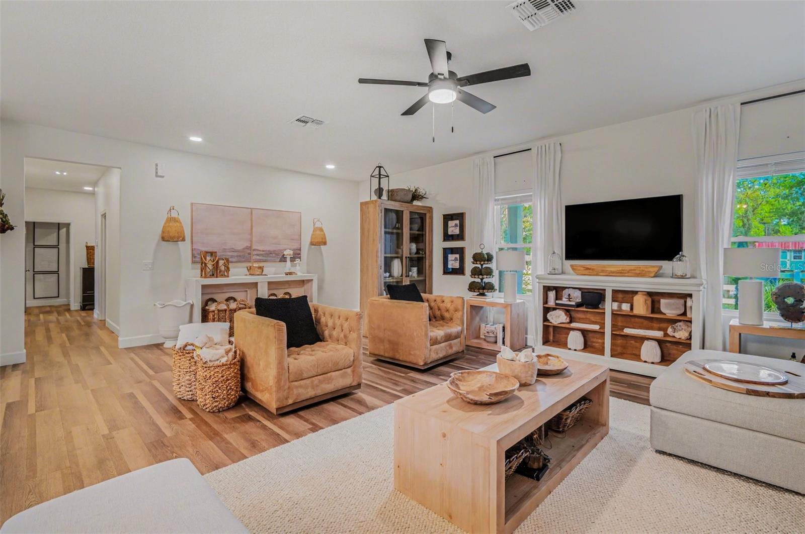 Image 7 of 28 For 2740 Iris Road