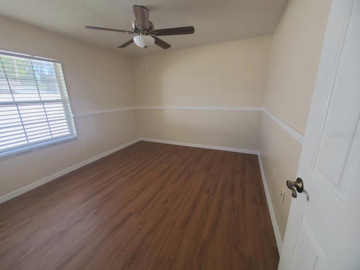 Image 19 of 26 For 10 Wayler Place