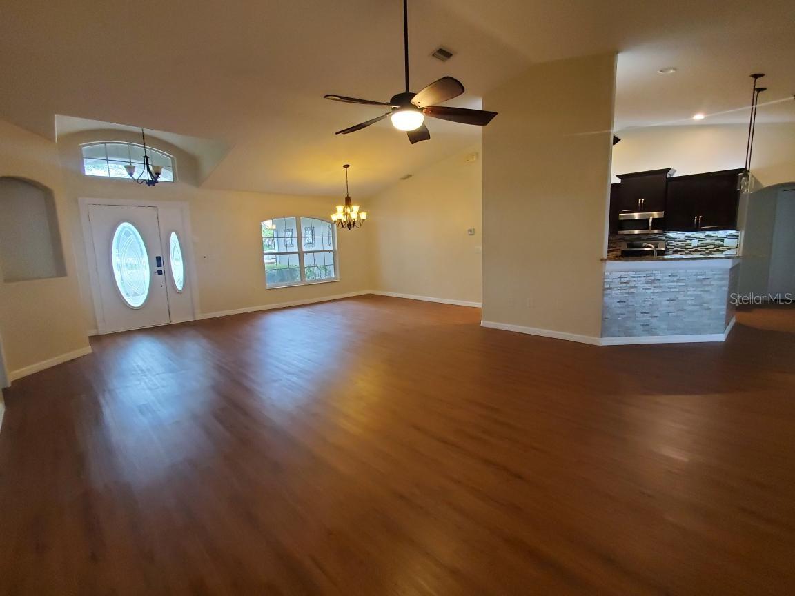 Image 3 of 26 For 10 Wayler Place