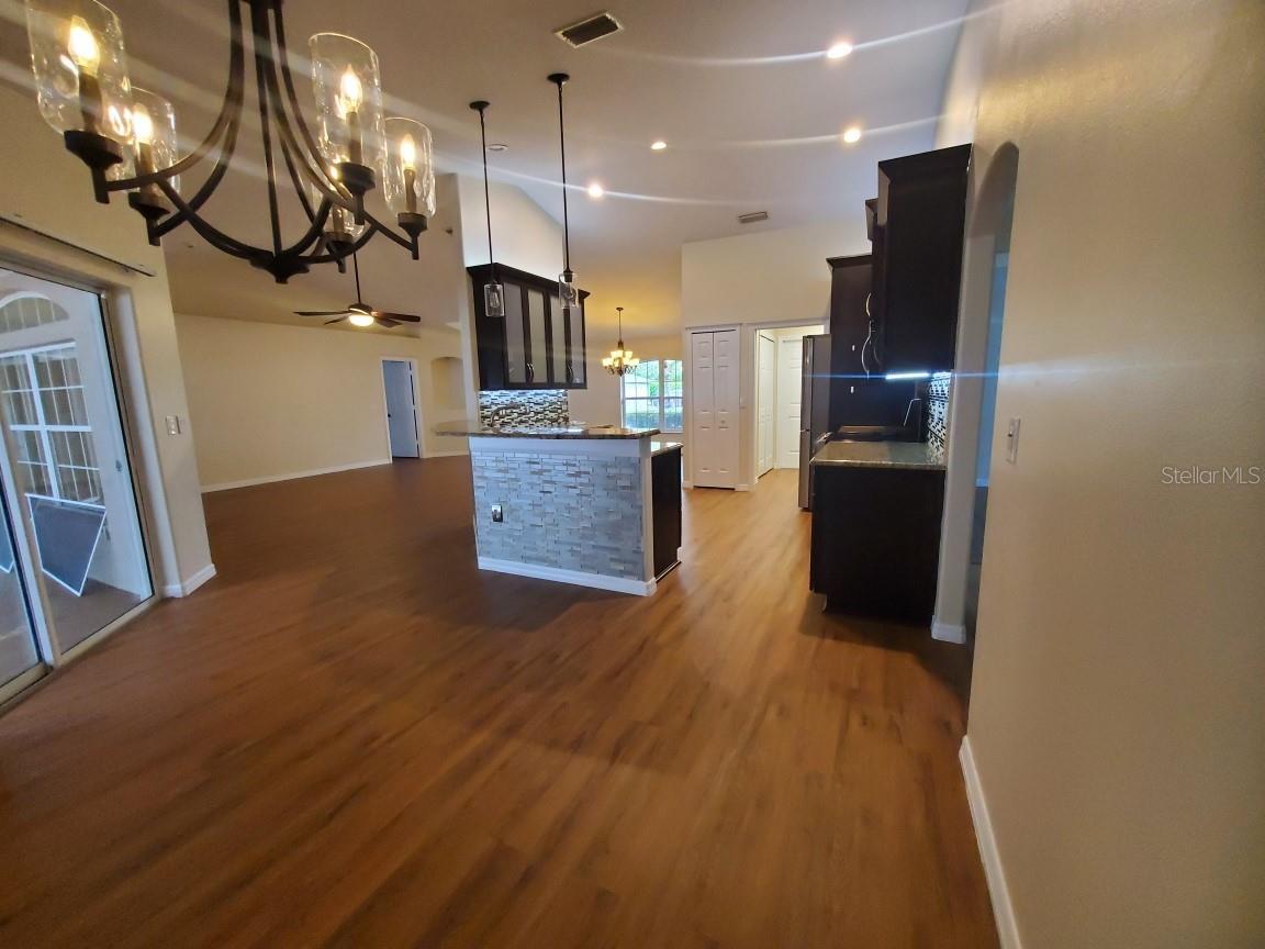 Image 4 of 26 For 10 Wayler Place