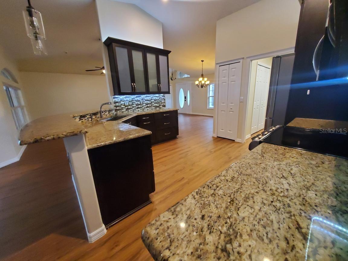 Image 6 of 26 For 10 Wayler Place