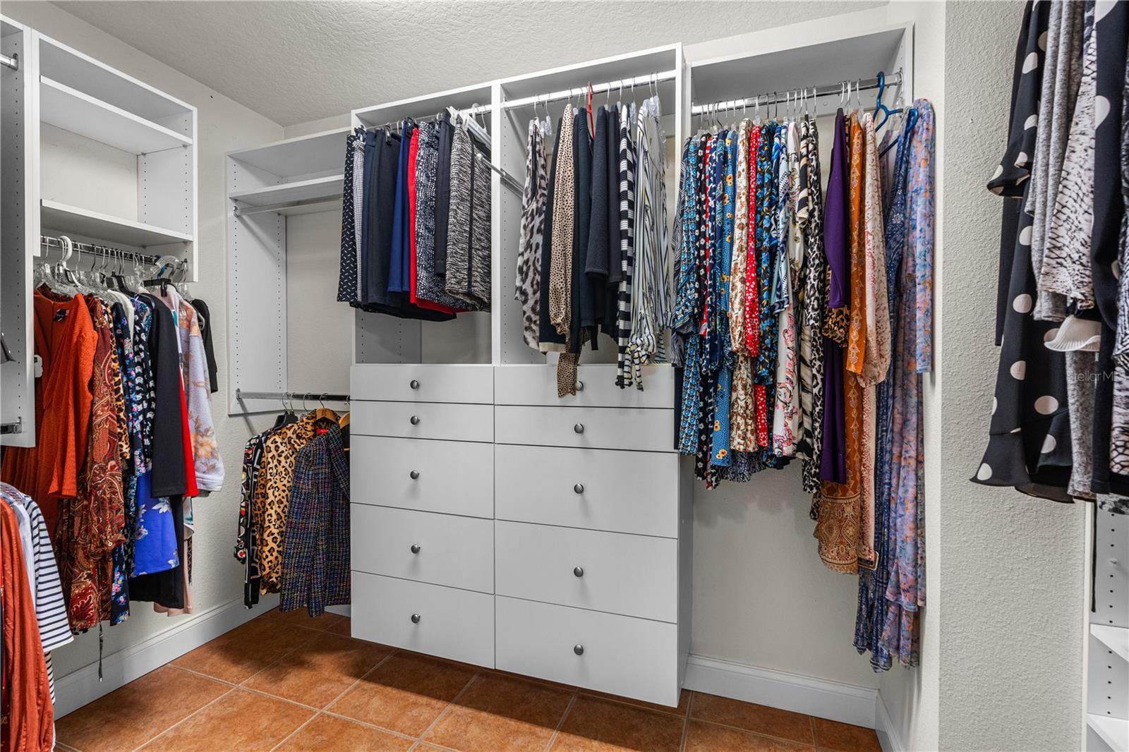 Image 20 of 45 For 30 Acanthus Circle