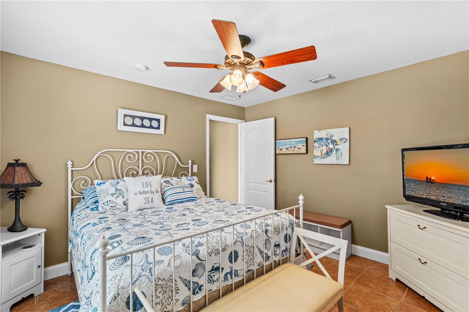 Image 21 of 45 For 30 Acanthus Circle