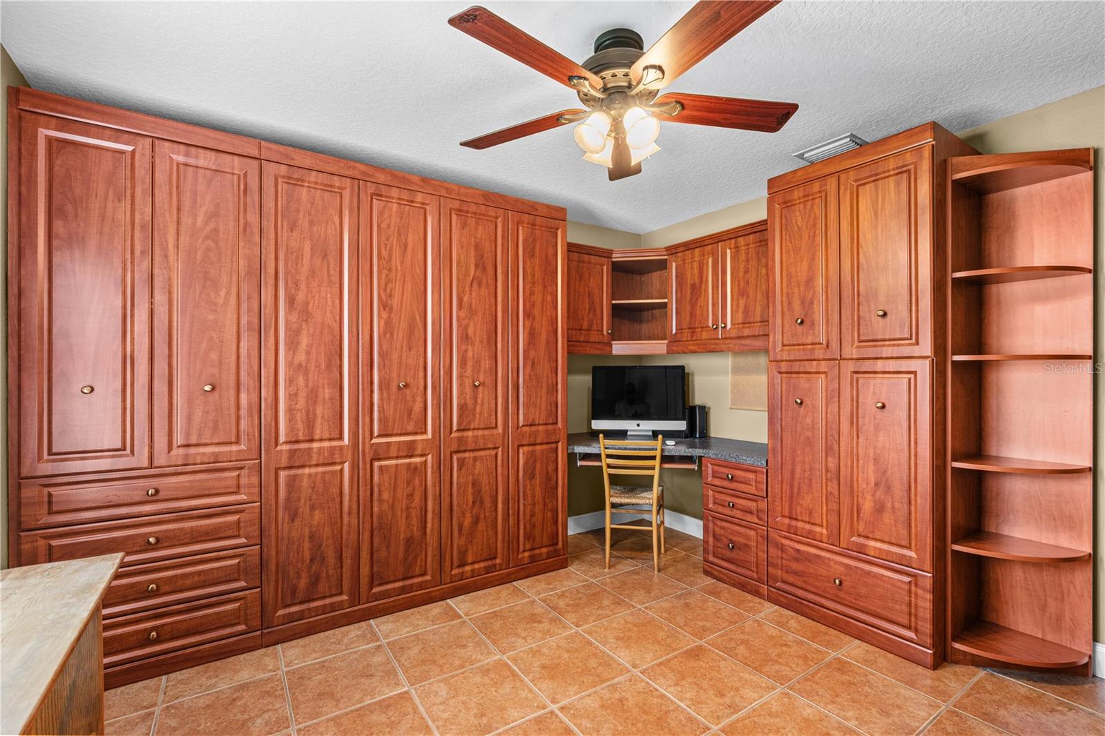 Image 26 of 45 For 30 Acanthus Circle