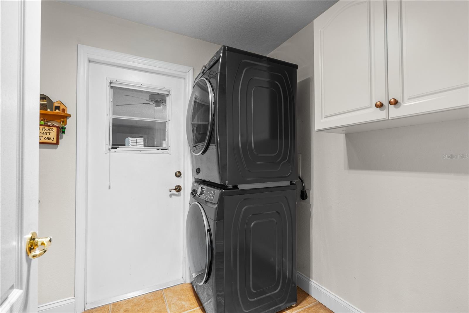 Image 30 of 45 For 30 Acanthus Circle