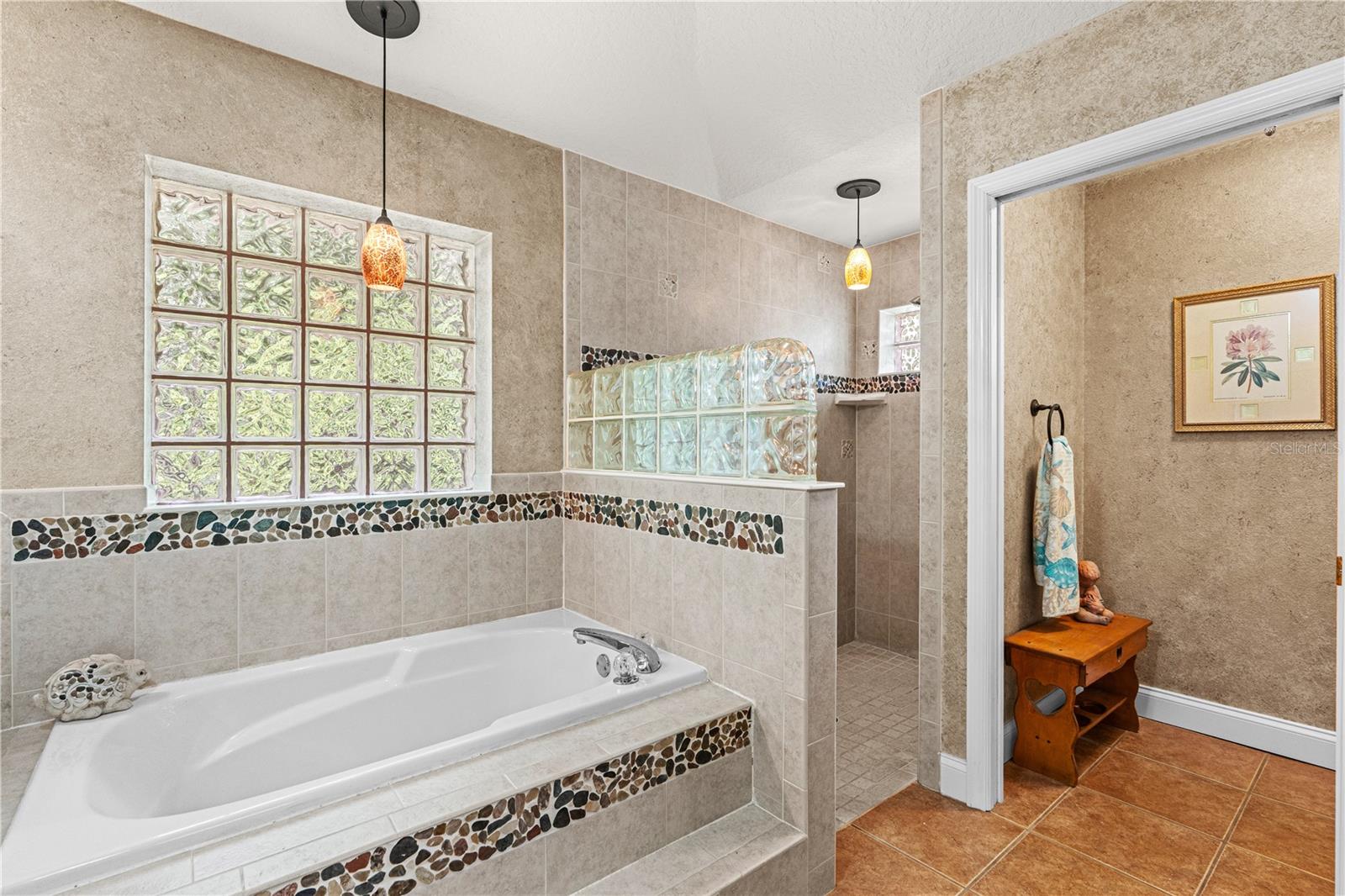 Image 6 of 45 For 30 Acanthus Circle