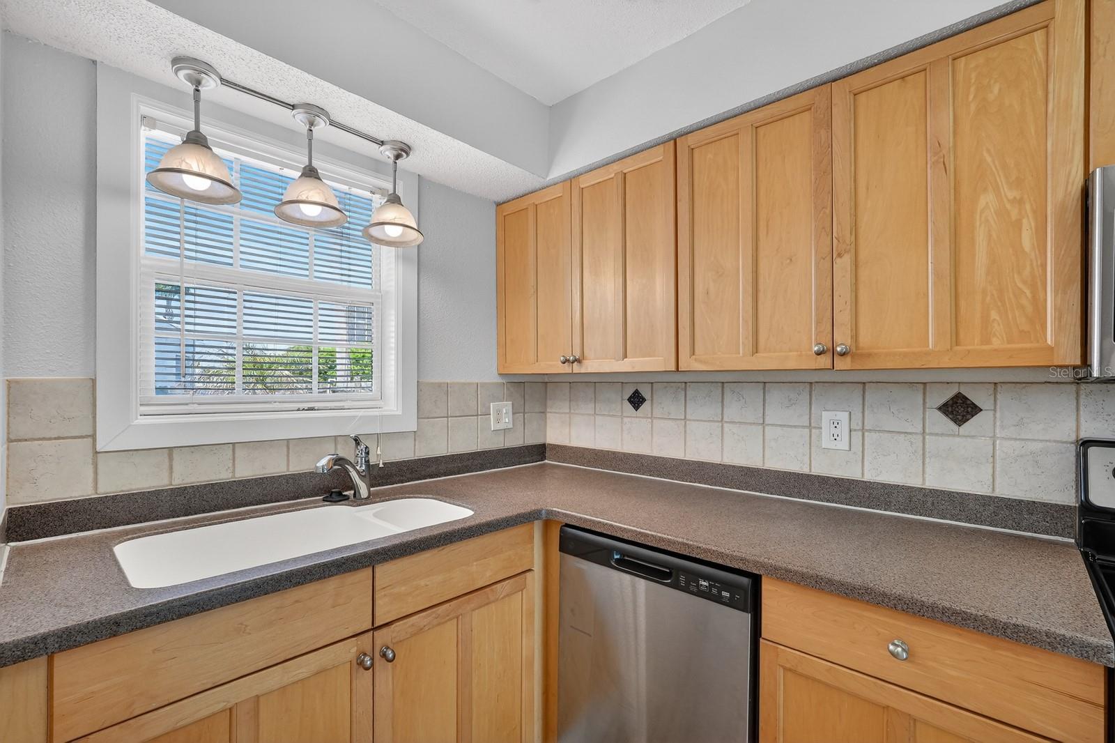 Image 12 of 29 For 437 Oleander Avenue 1