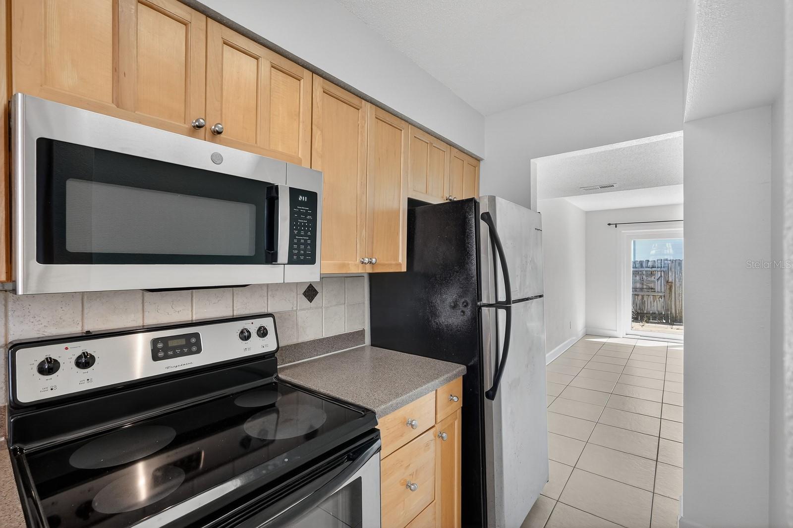 Image 13 of 29 For 437 Oleander Avenue 1