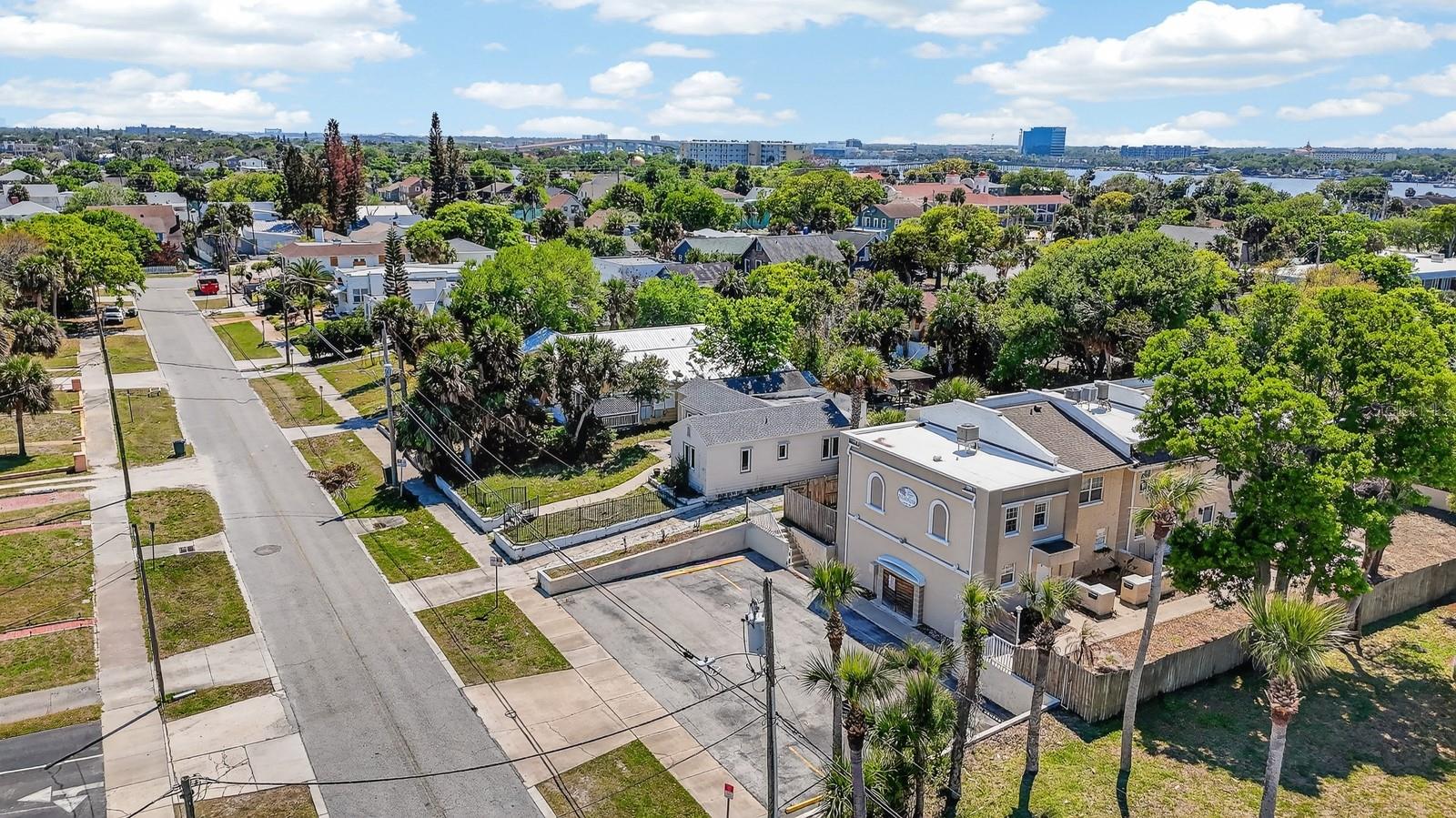 Image 27 of 29 For 437 Oleander Avenue 1