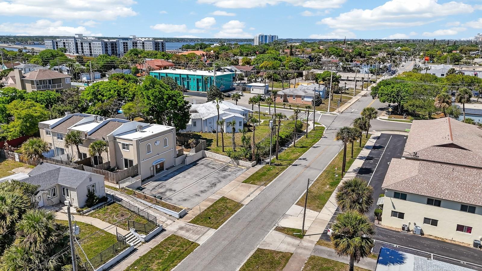 Image 28 of 29 For 437 Oleander Avenue 1