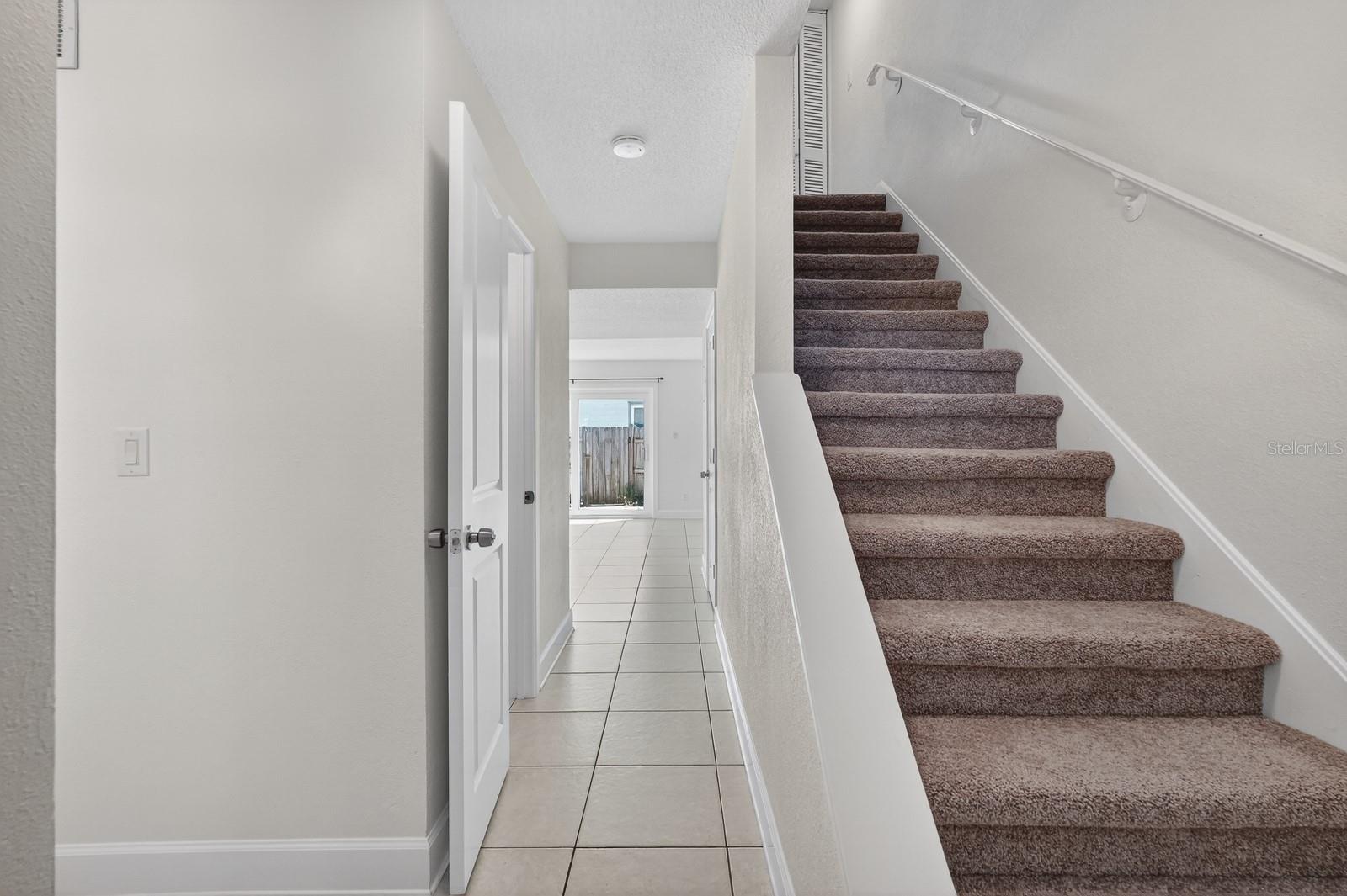 Image 4 of 29 For 437 Oleander Avenue 1