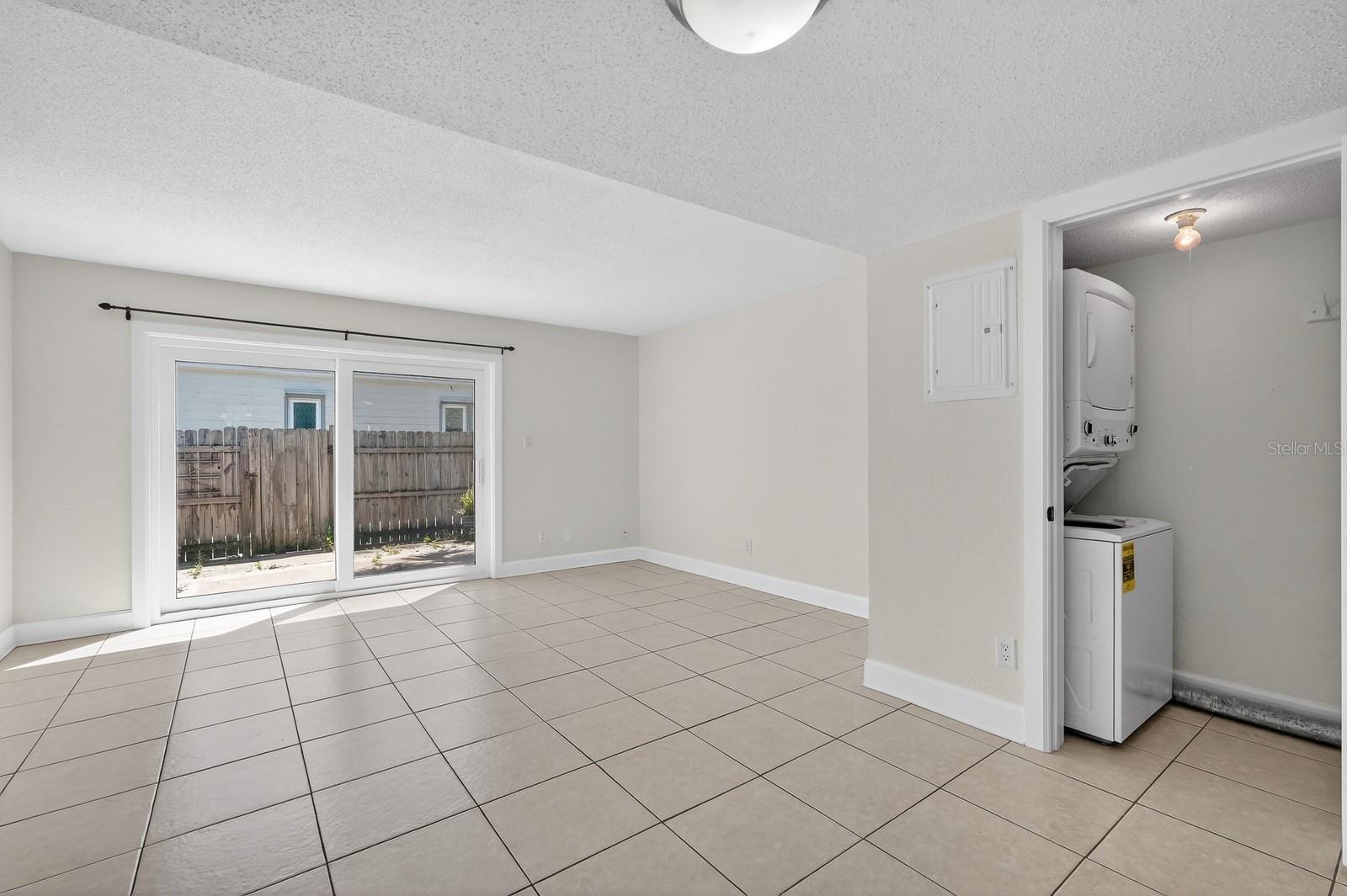 Image 8 of 29 For 437 Oleander Avenue 1