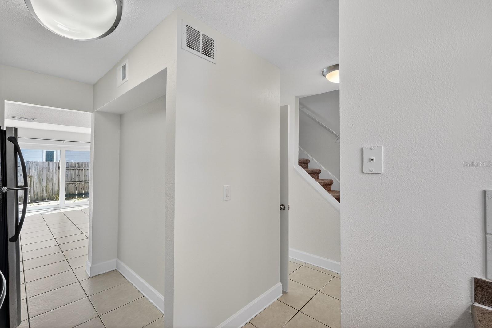 Image 9 of 29 For 437 Oleander Avenue 1