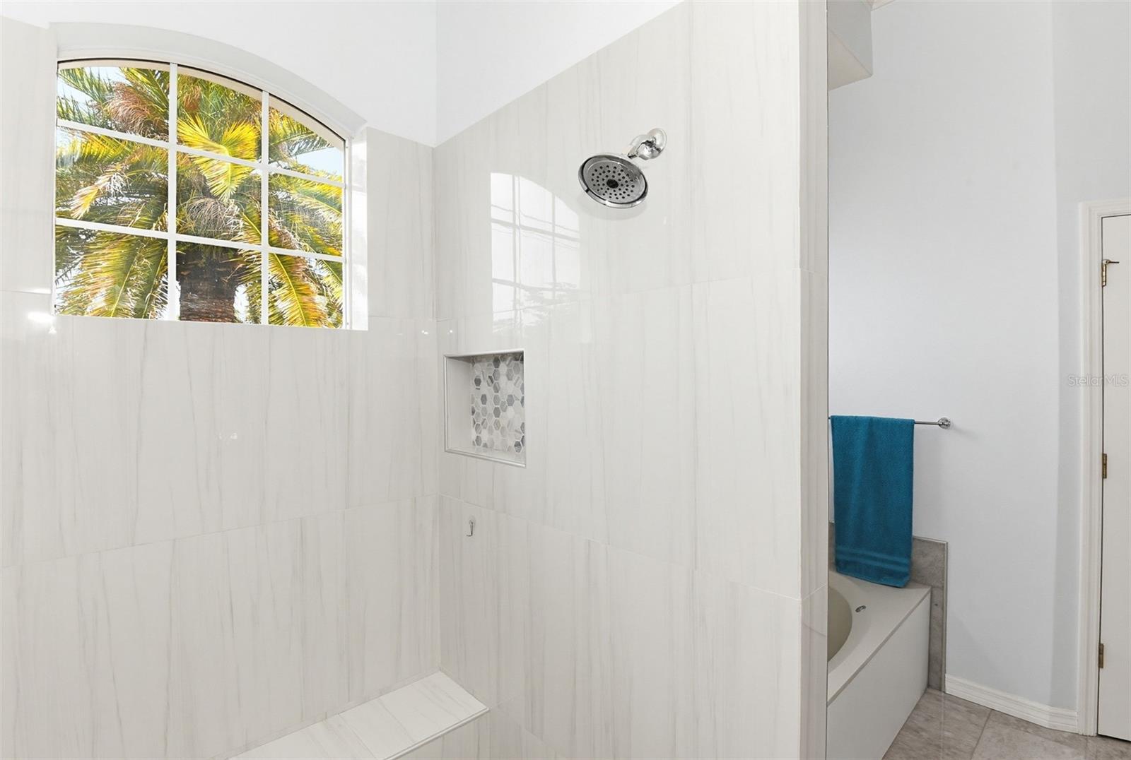 Image 11 of 45 For 9 London Dr  