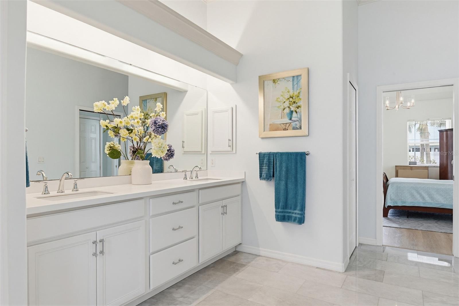 Image 12 of 45 For 9 London Dr  