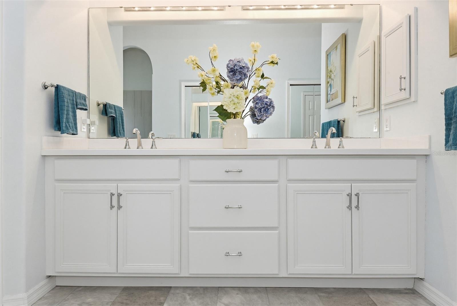 Image 13 of 45 For 9 London Dr  