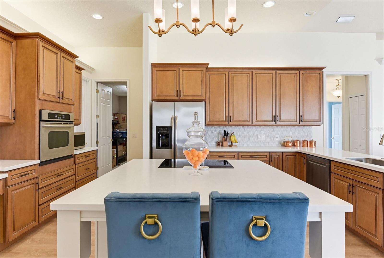 Image 16 of 45 For 9 London Dr  