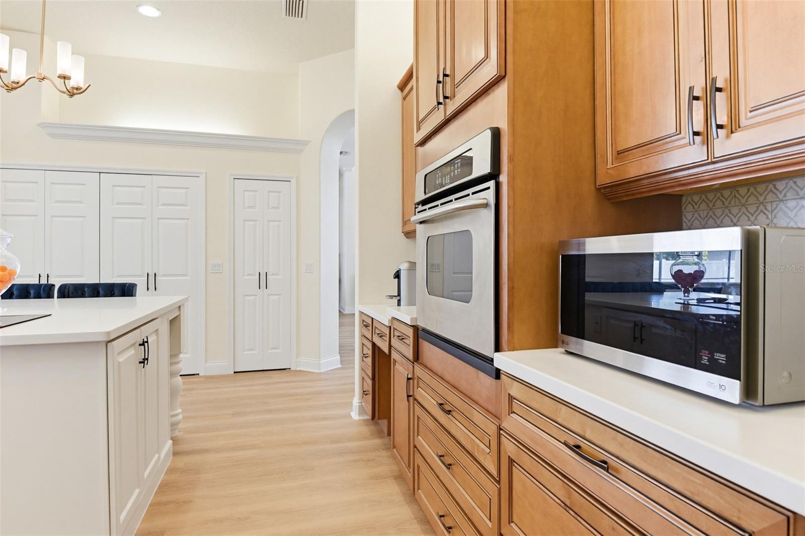 Image 18 of 45 For 9 London Dr  