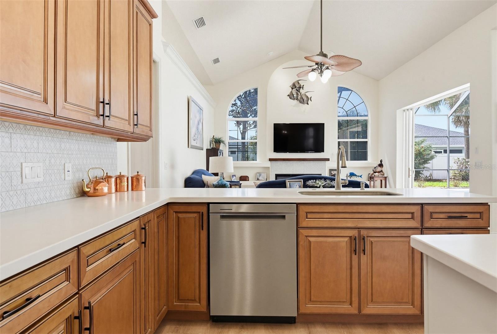 Image 19 of 45 For 9 London Dr  