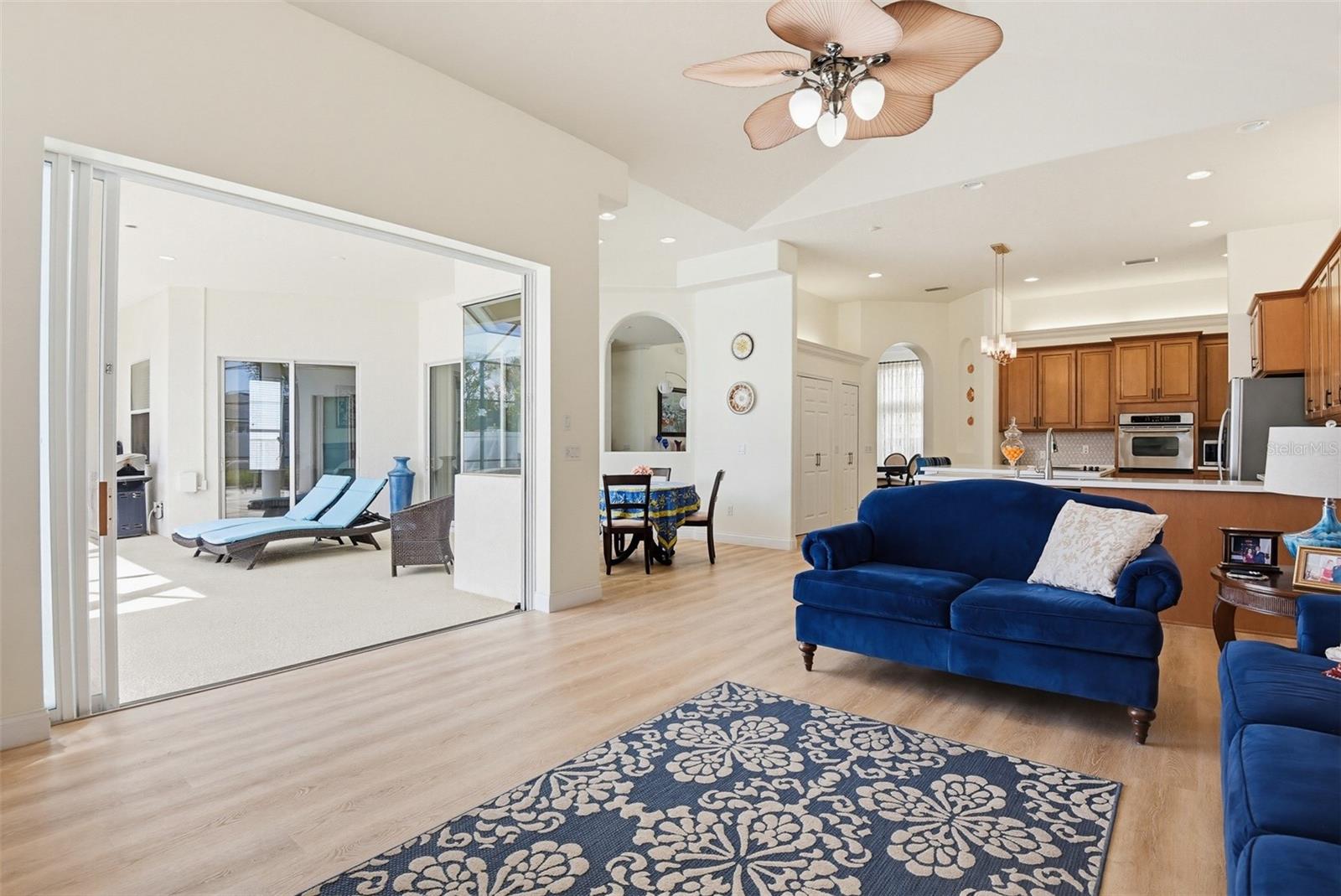 Image 24 of 45 For 9 London Dr  