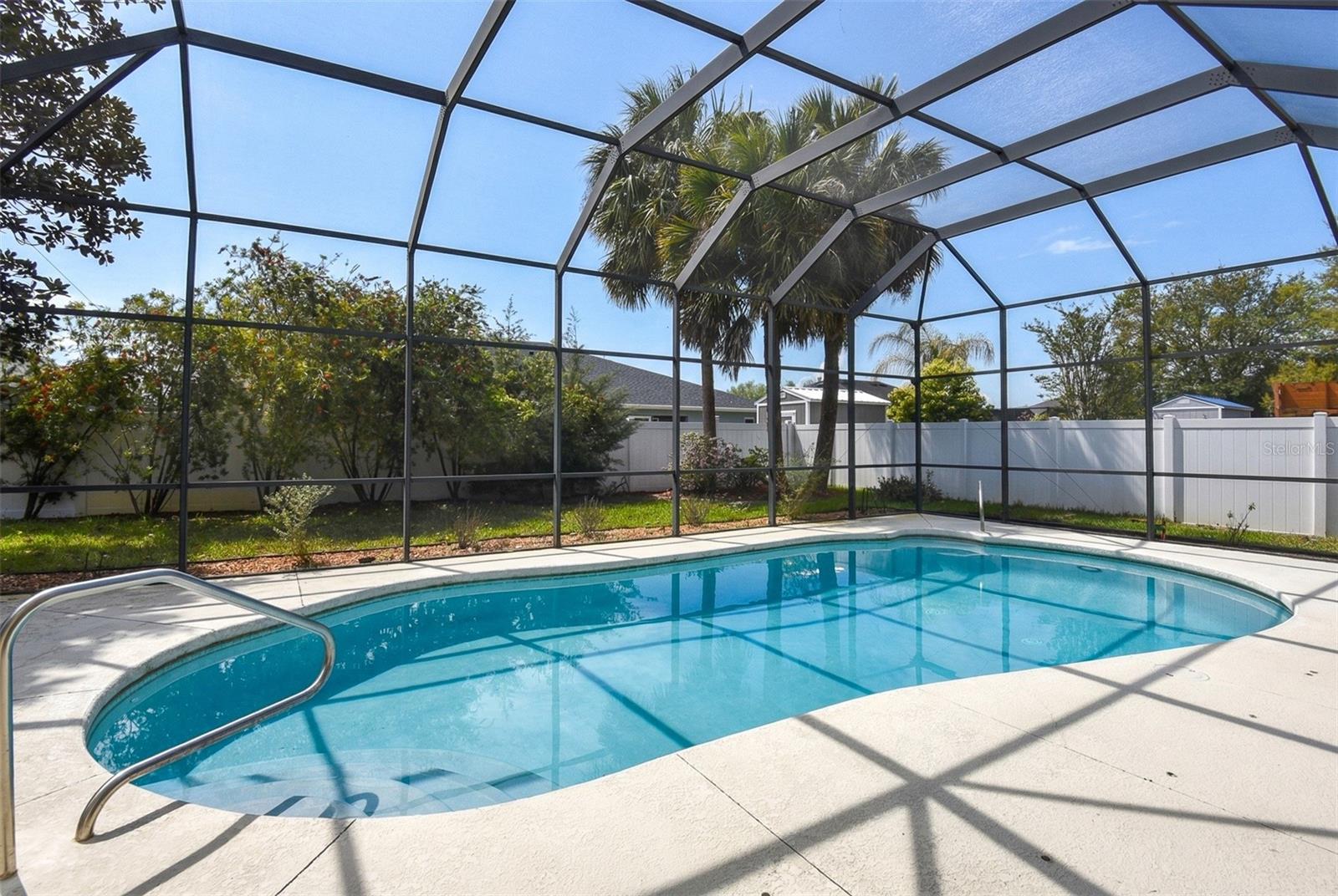 Image 28 of 45 For 9 London Dr  