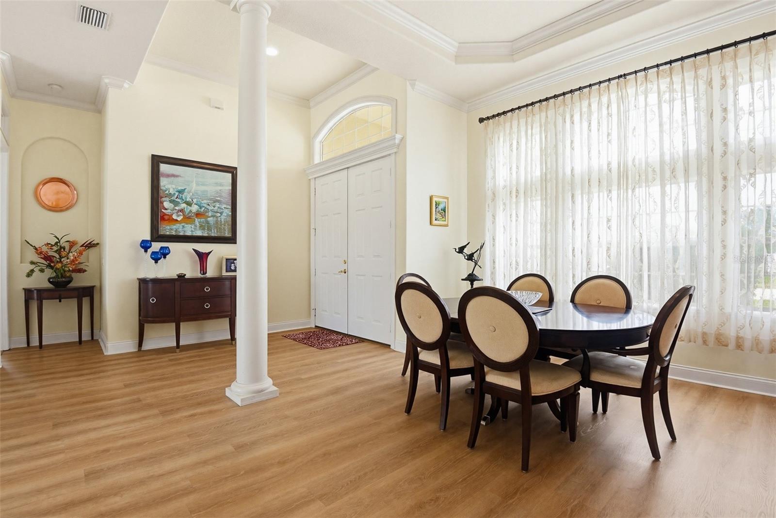 Image 3 of 45 For 9 London Dr  