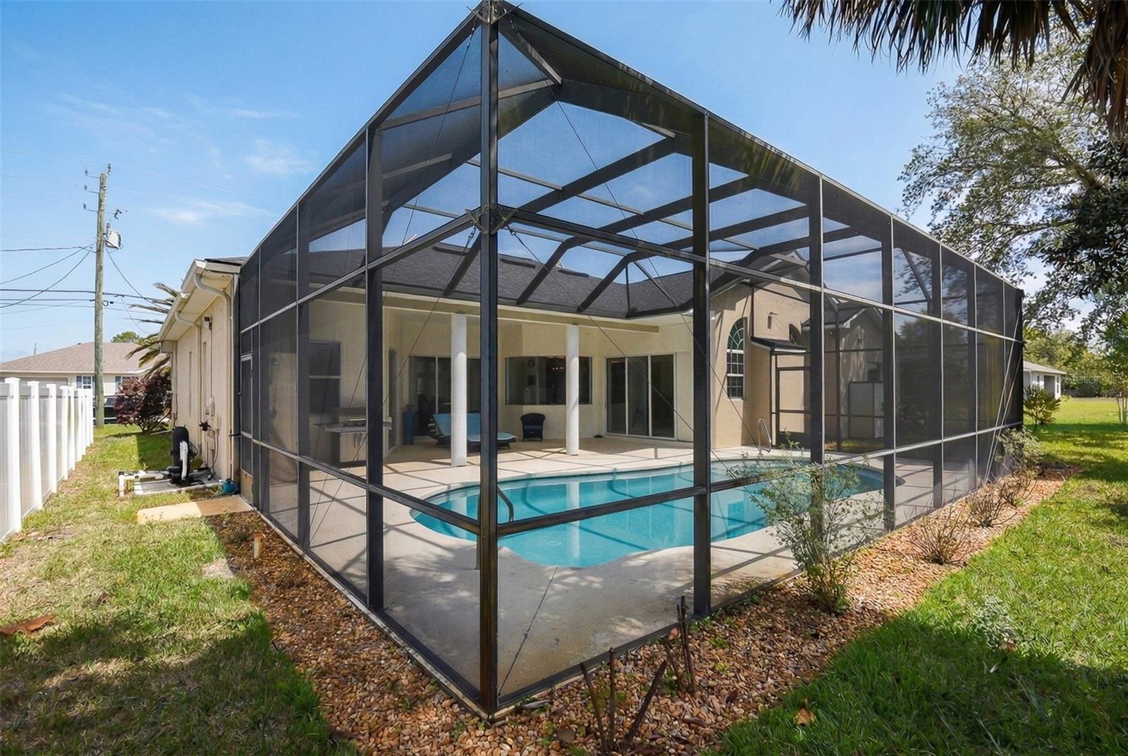 Image 33 of 45 For 9 London Dr  