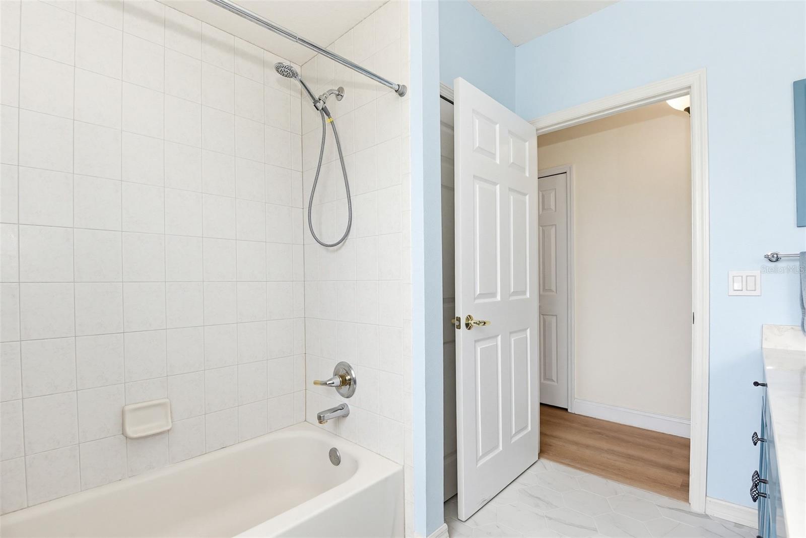 Image 38 of 45 For 9 London Dr  