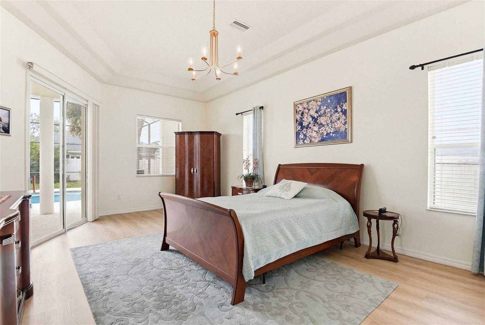 Image 6 of 45 For 9 London Dr  