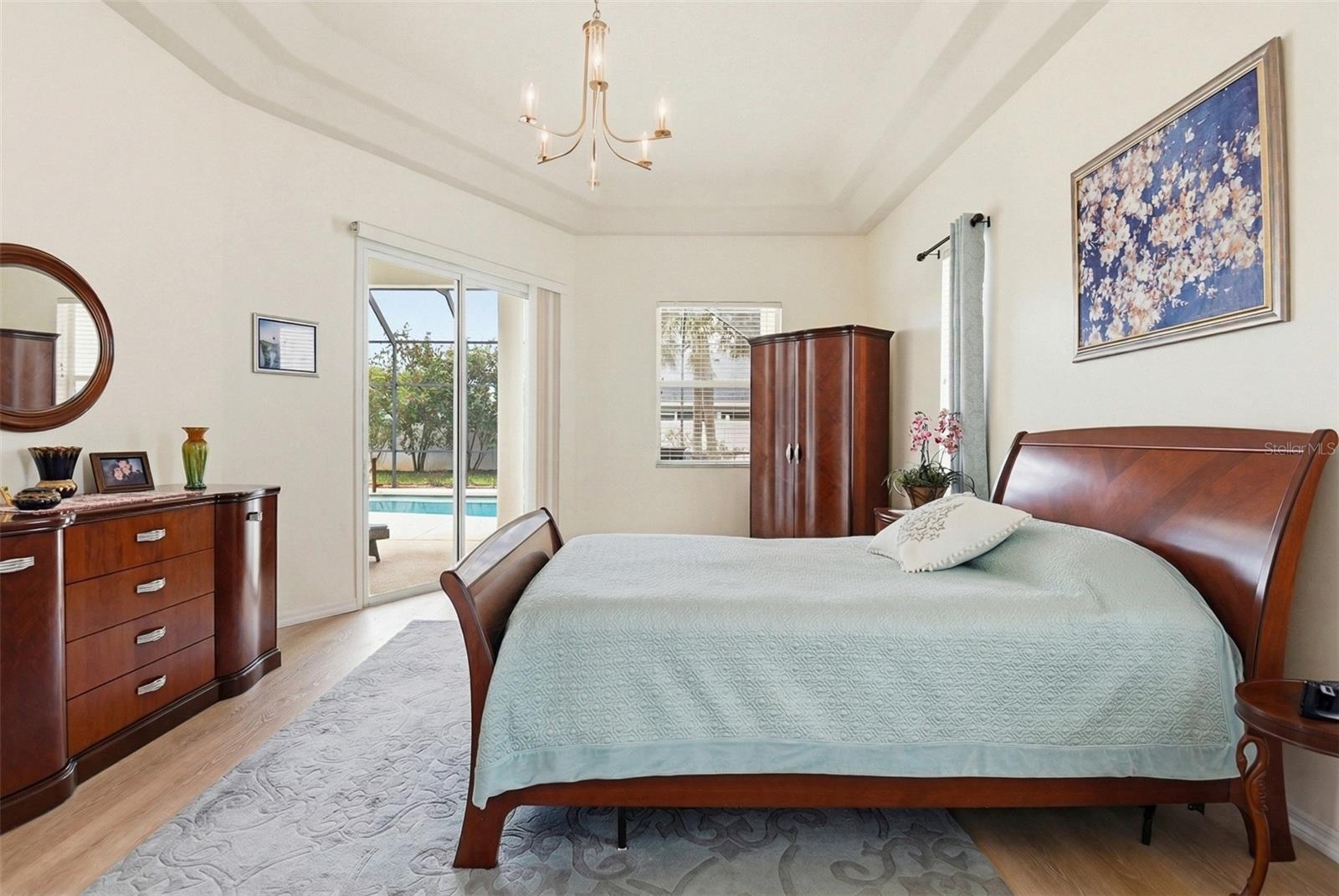 Image 7 of 45 For 9 London Dr  