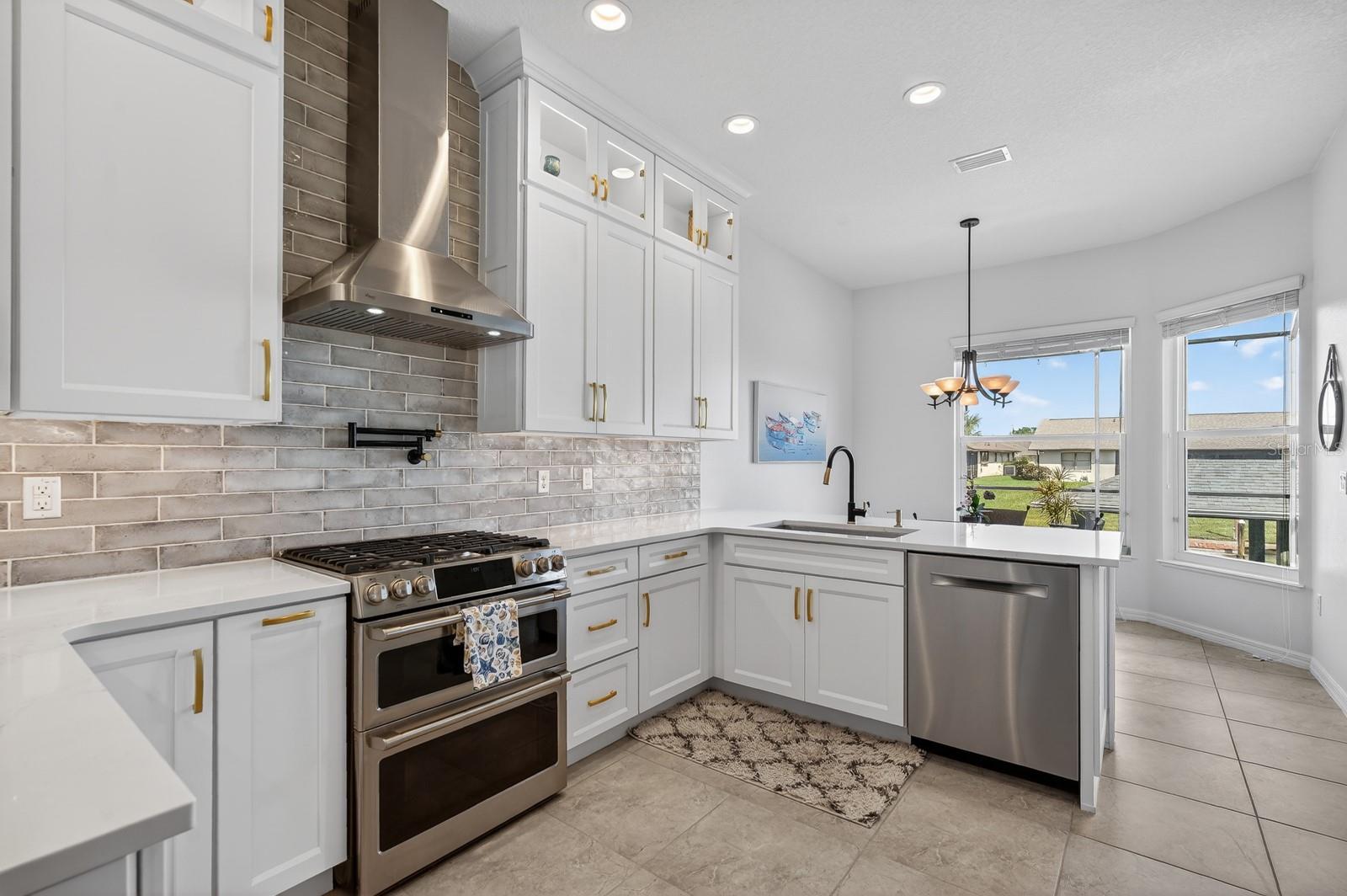 Image 16 of 84 For 11 Cottonton Court