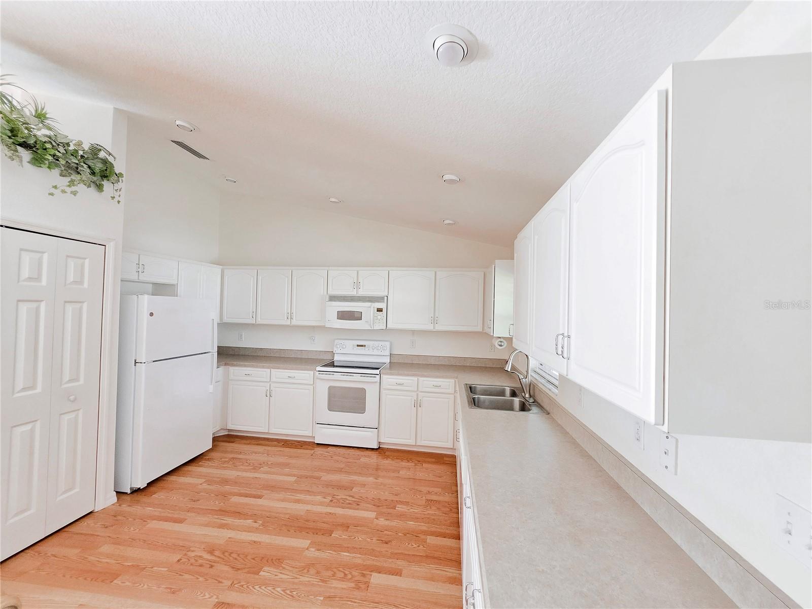 Image 26 of 69 For 1277 Granada Avenue