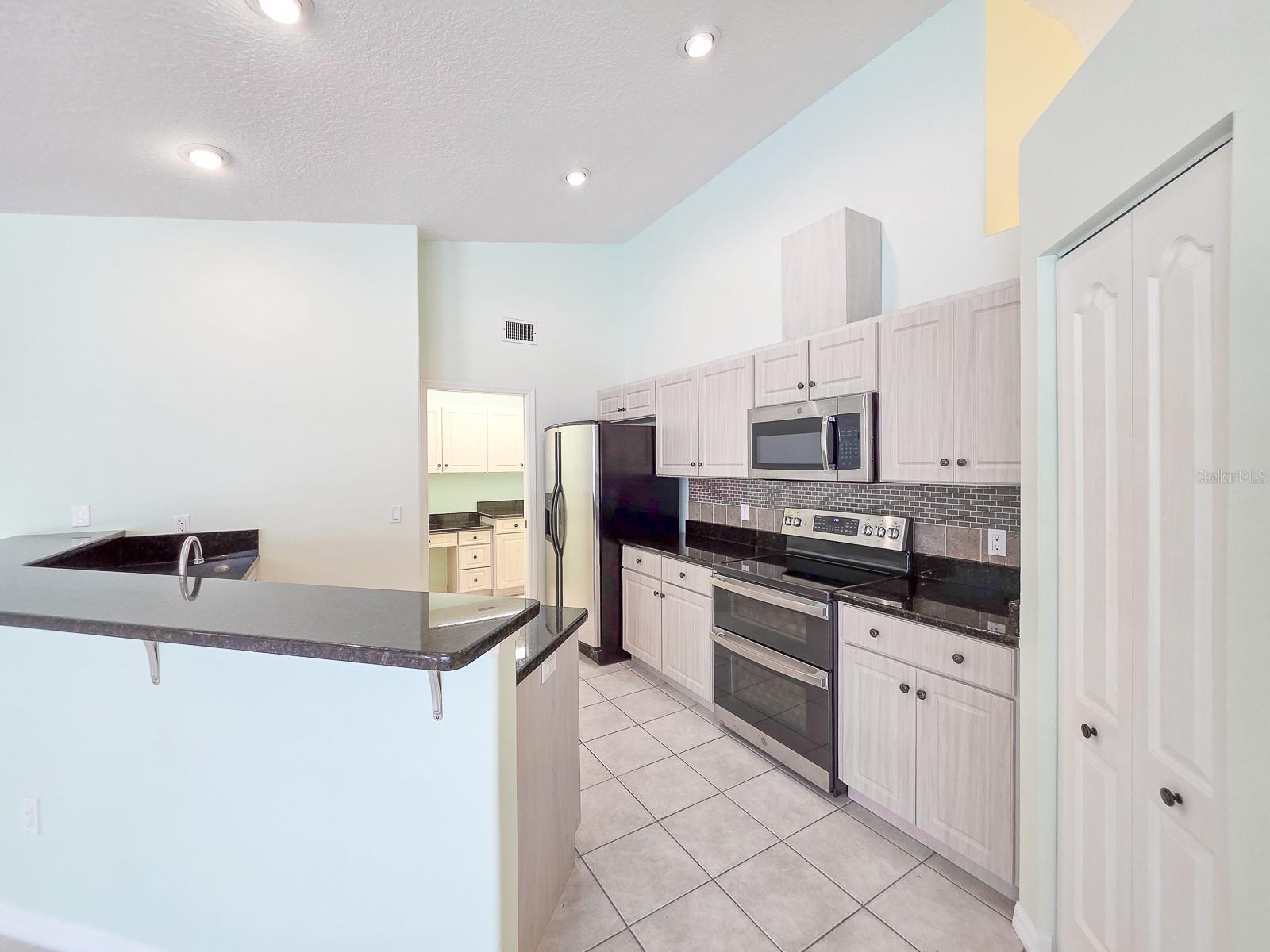 Image 13 of 44 For 614 Cumberland Drive