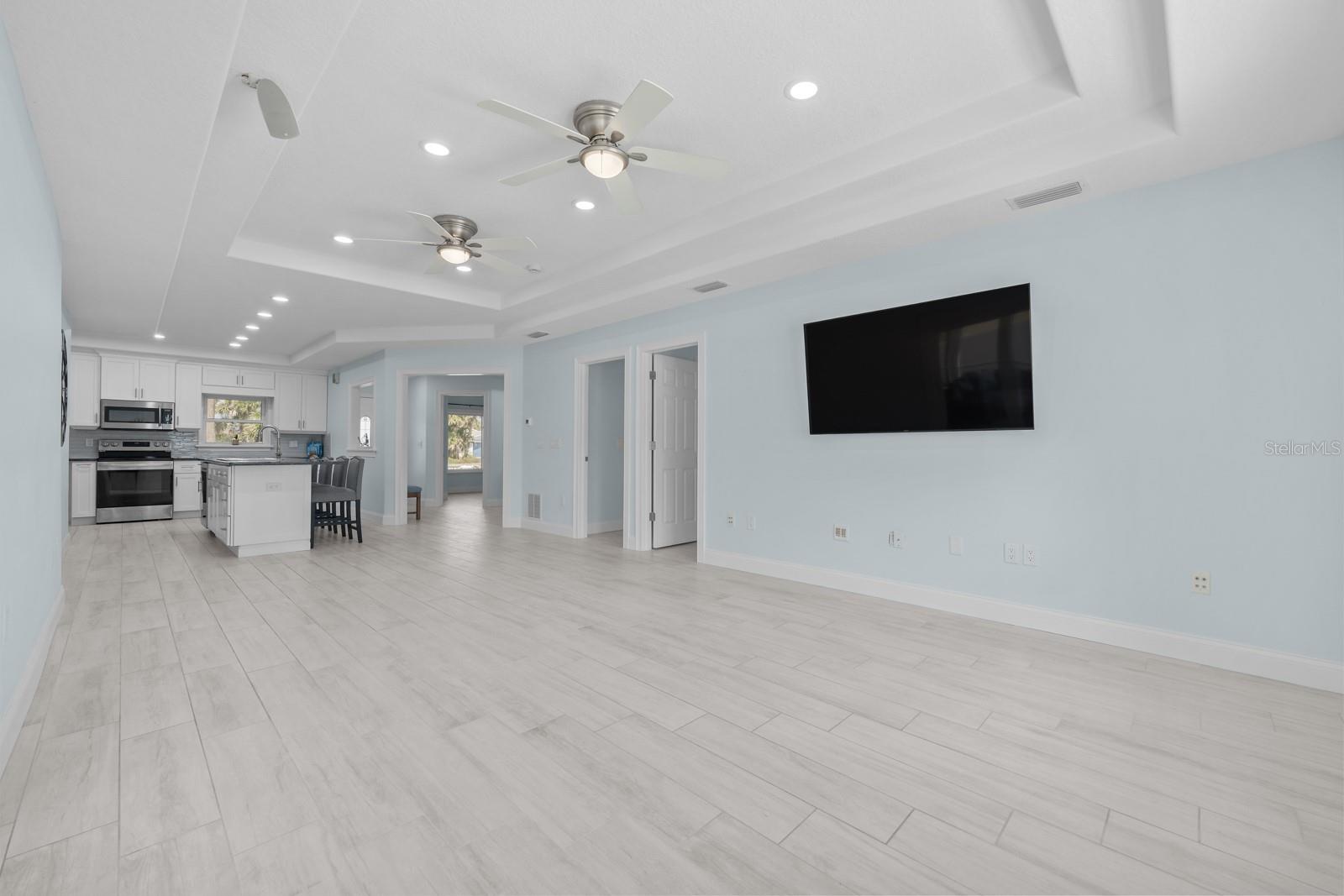 Image 15 of 74 For 1946 Daytona Avenue