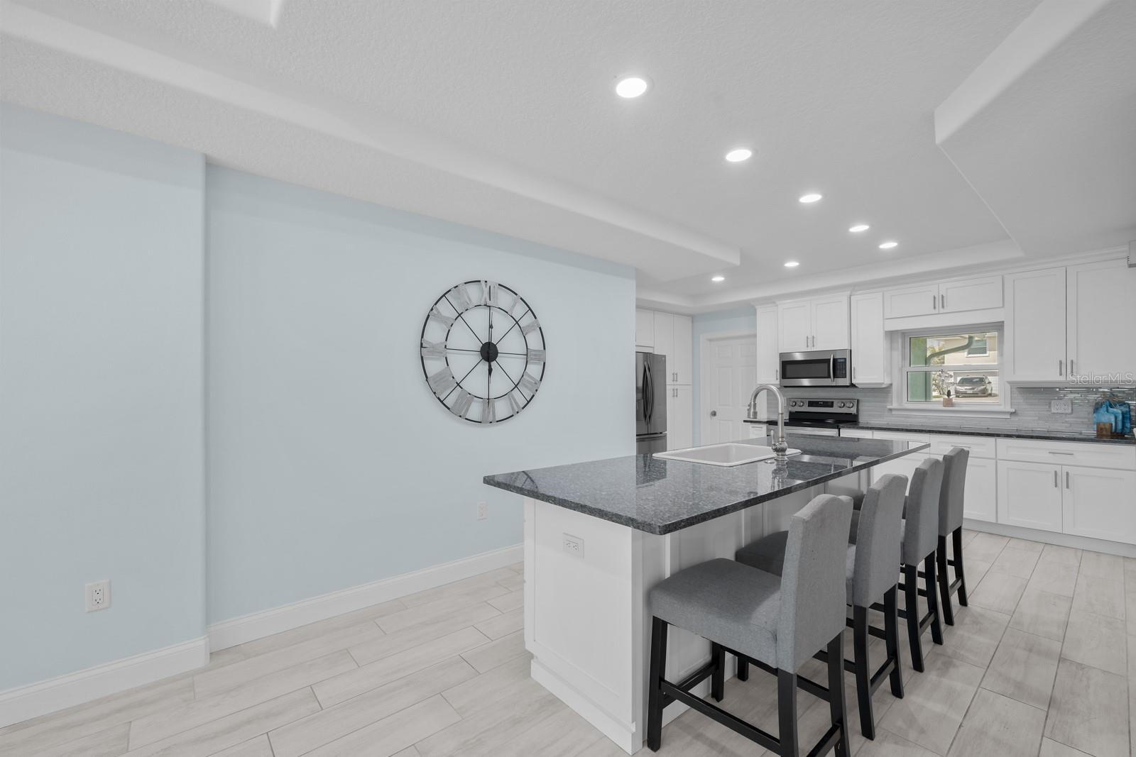 Image 16 of 74 For 1946 Daytona Avenue