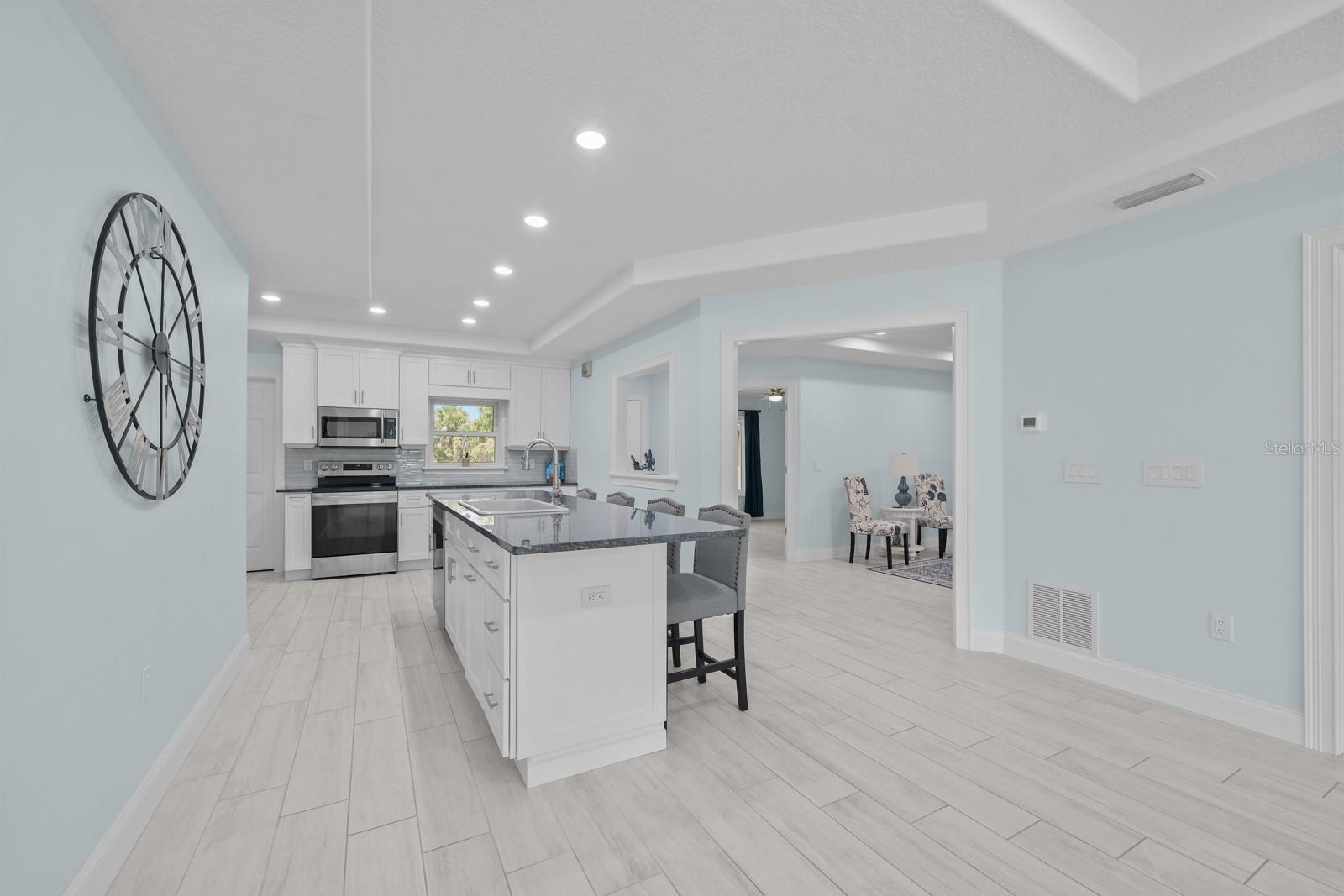 Image 21 of 74 For 1946 Daytona Avenue