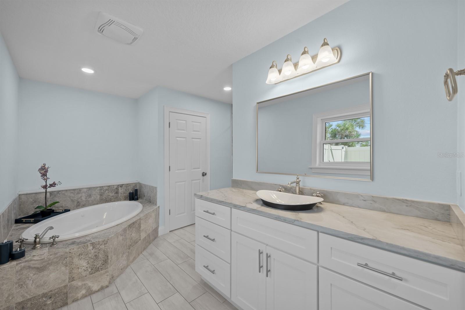 Image 24 of 74 For 1946 Daytona Avenue