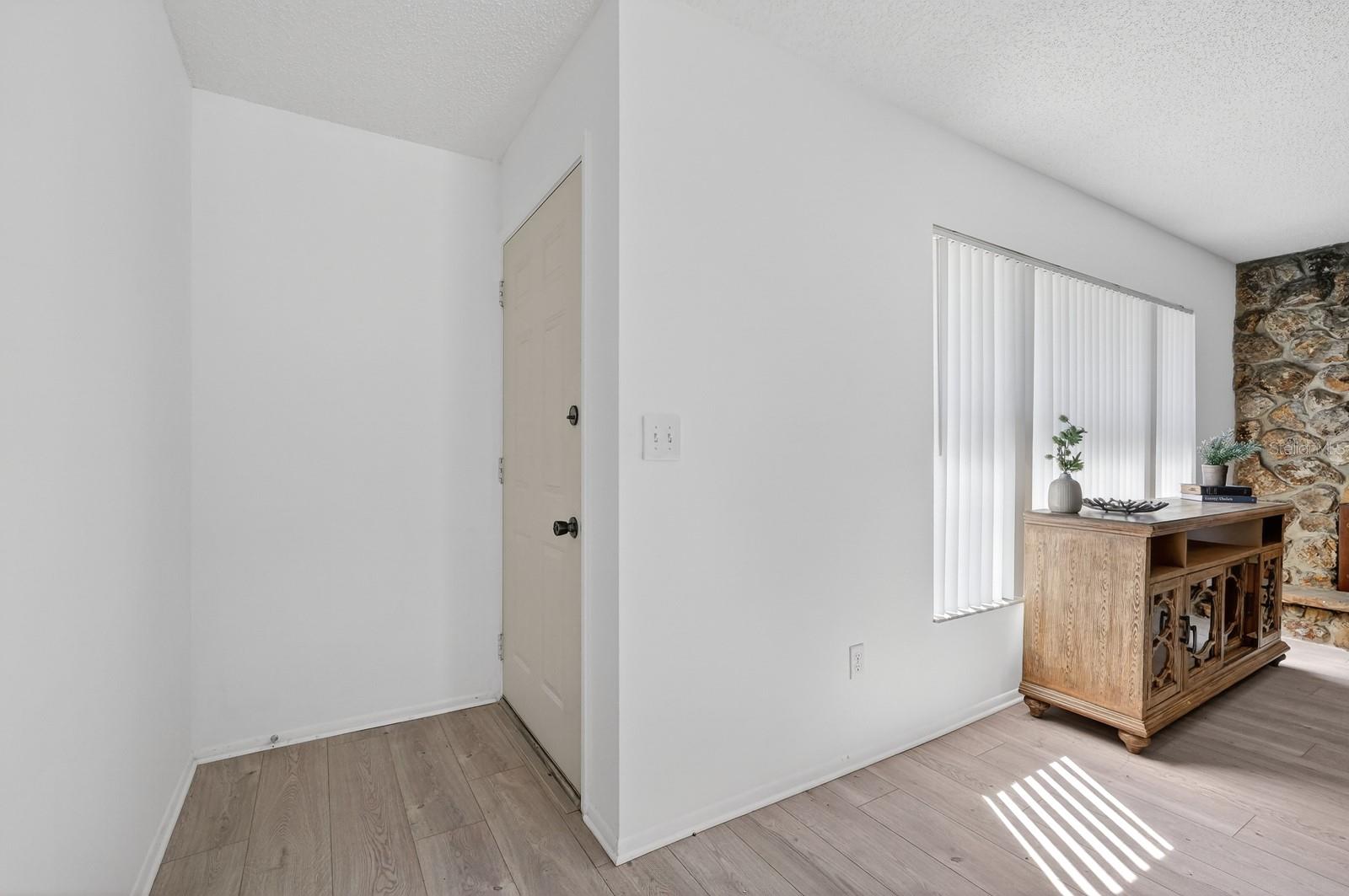 Image 11 of 38 For 1147 Harms Way