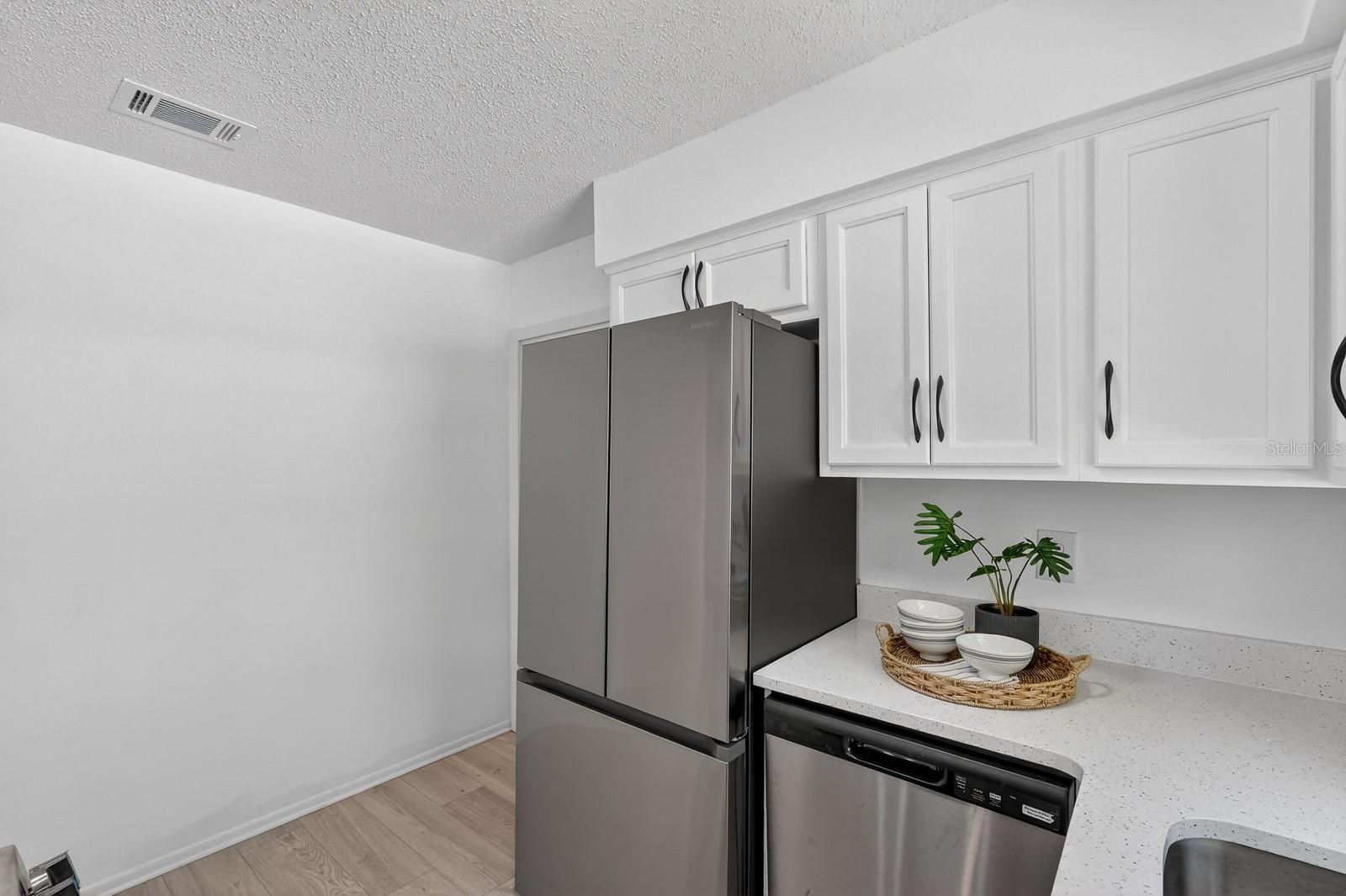 Image 17 of 38 For 1147 Harms Way