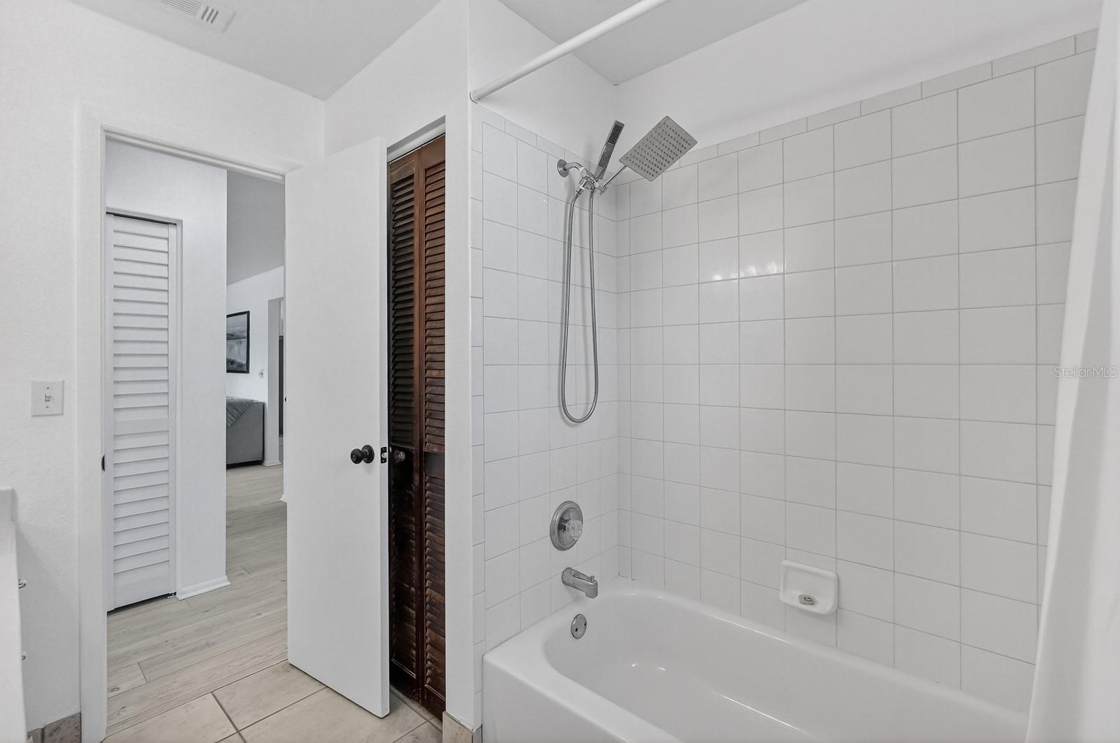 Image 26 of 38 For 1147 Harms Way