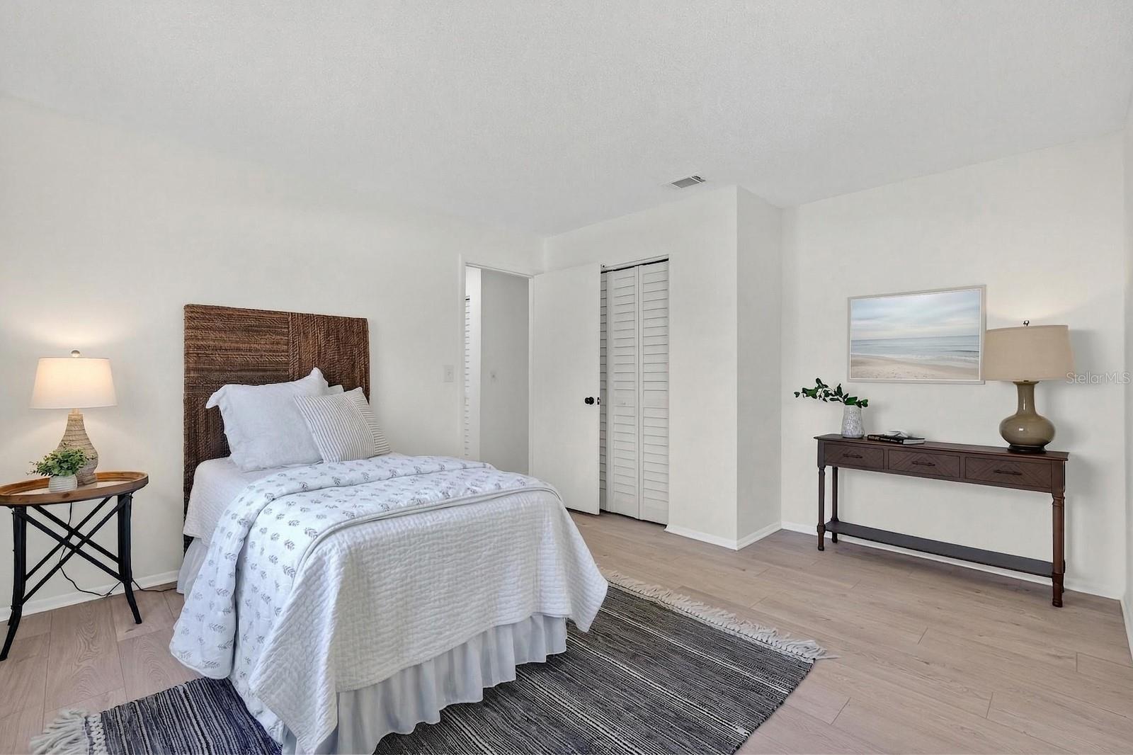 Image 28 of 38 For 1147 Harms Way