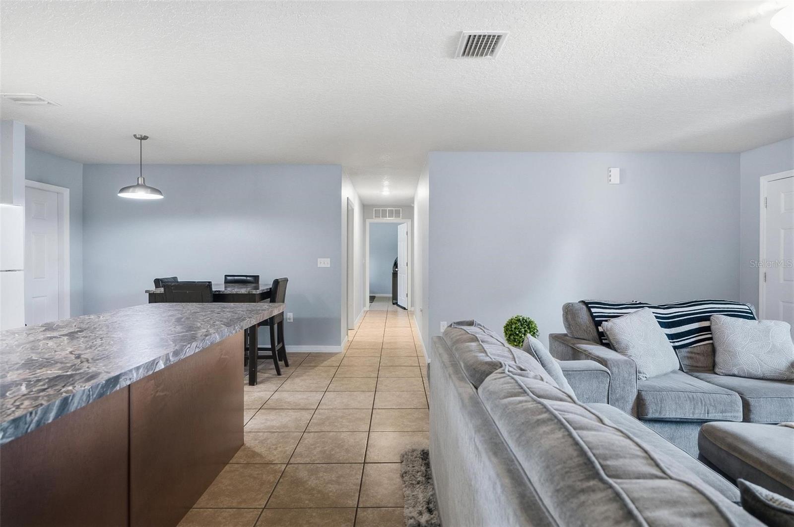 Listing photo id 8 for 27 Royal Oak Drive