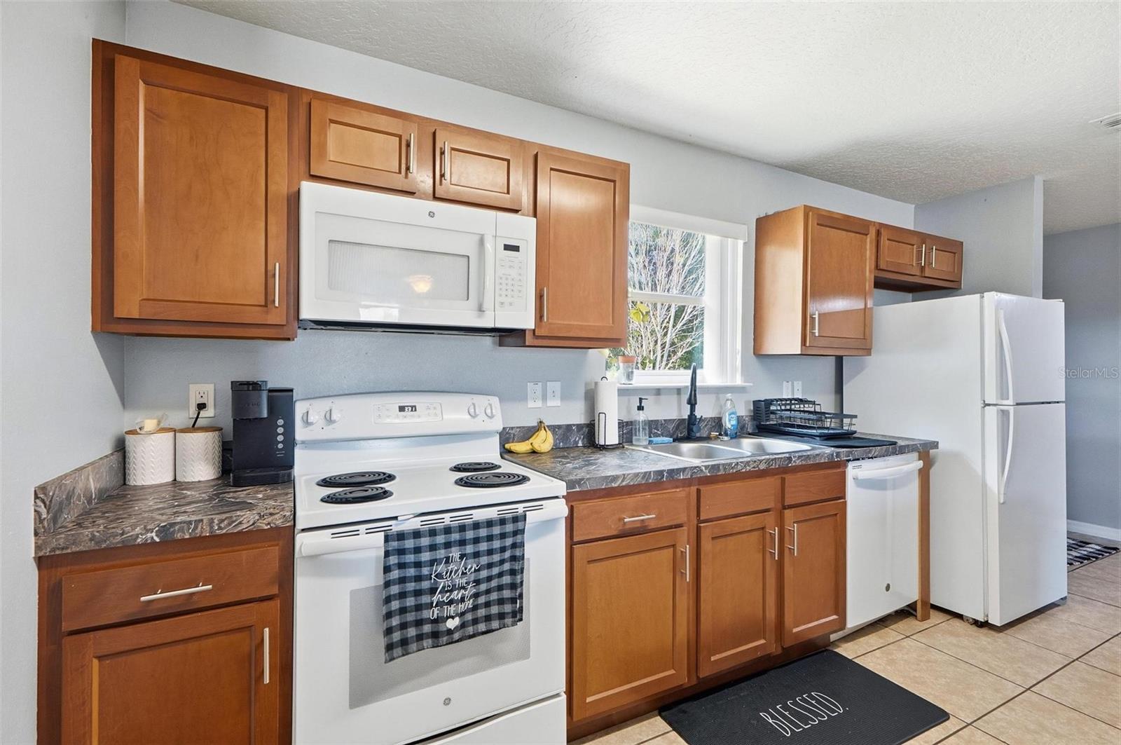 Listing photo id 11 for 27 Royal Oak Drive