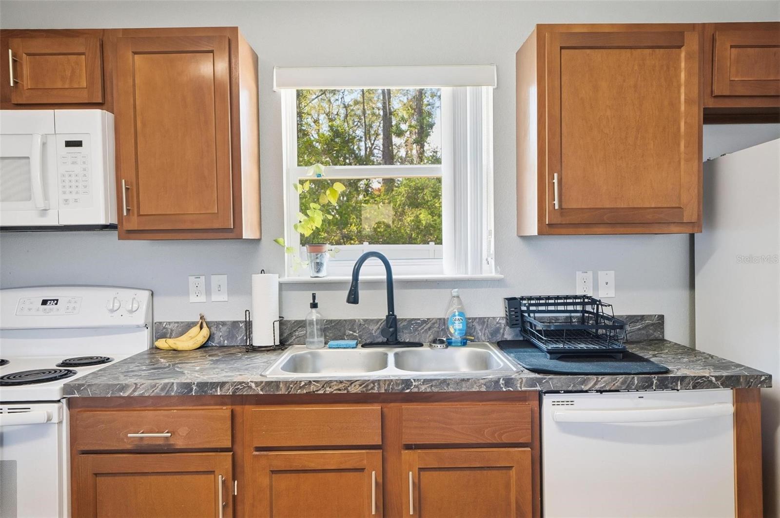 Listing photo id 12 for 27 Royal Oak Drive